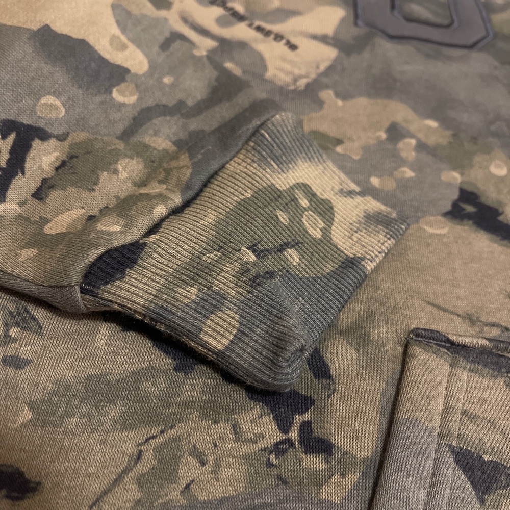 Rare Under Armour Project Rock Veterans Day Camo Flag Patch Hoodie - Picture 8 of 9